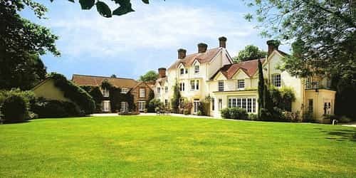 £97 OFF this Hampshire Break for 2 with 3-course Dinner!