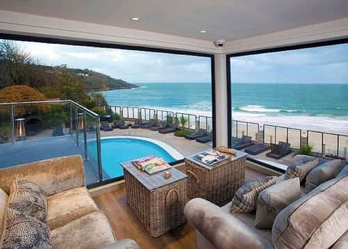 SAVE OVER 55% on Cornwall: Coastal Getaway for 2 with Breakfast & Welcome Cocktail!!