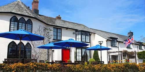 Up to 50% OFF - 2-night Devon getaway for 2 including Meals & Fairground Tickets!