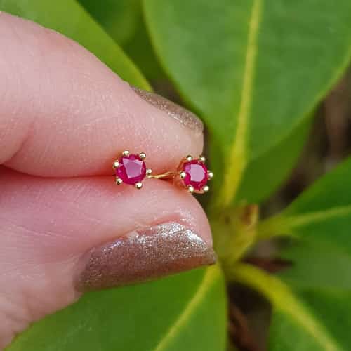 9ct yellow gold 3mm ruby claw set stud earrings - ONLY £56