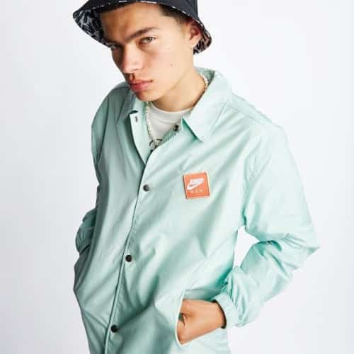 The Jordan Lightweight Men's Jacket is now on Foot Locker for just £89.99!