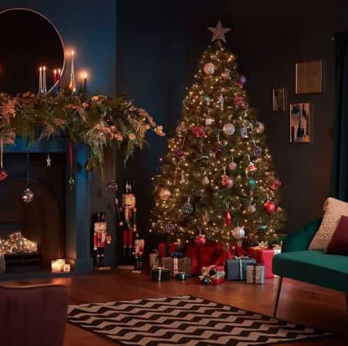 SAVE £40.00 - 7ft Aspen Pine Artificial Christmas Tree!