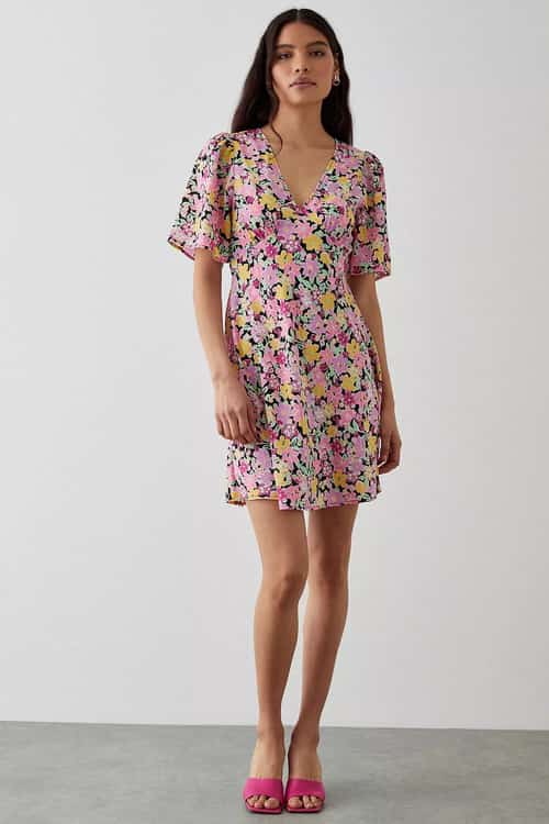Get ready for a fashion makeover with 30% off dresses & shoes!