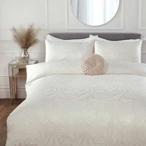 Experience Opulence with Up to 80% Off Jacquard Bedding - Shop Now!