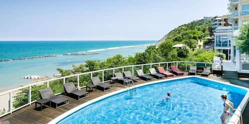 Uncover Travel Delights: This Week's Top 20 Deals with TravelZoo!