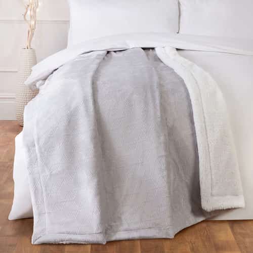 Cosy Up for Less β Throws Up to 70% Off! Shop the Savings Today!