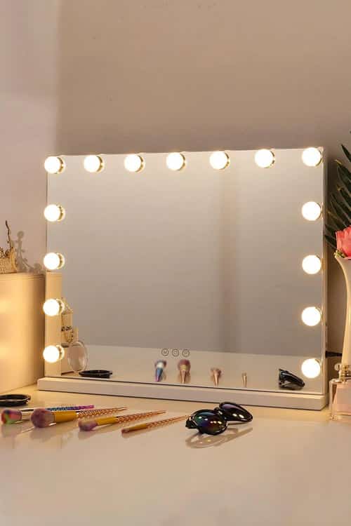 Glow Up for Less β At Least 25% Off Makeup! Shop Your Favorites Today!