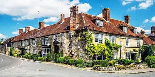 £69 – Wiltshire inn stay w/breakfast & wine, 52% off