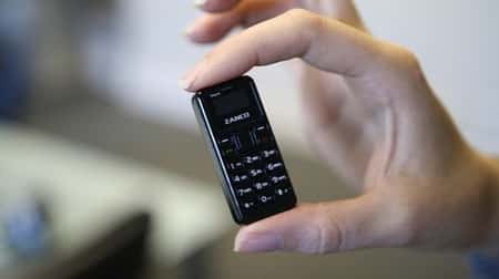 COOL CHRISTMAS TECH - WORLD’S SMALLEST PHONE £49.99!