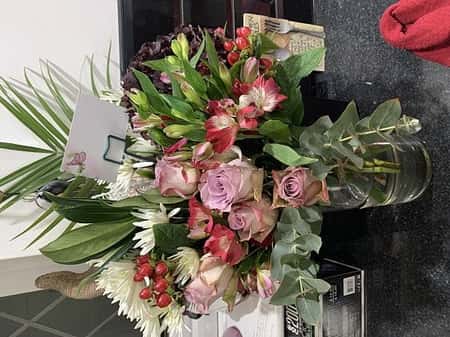 Beautiful hand tied bouquets available now 10% off for new customers ๐บ๐