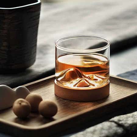 £32.99 - Free UK Delivery - Mountaineer Whisky Glass with Coaster