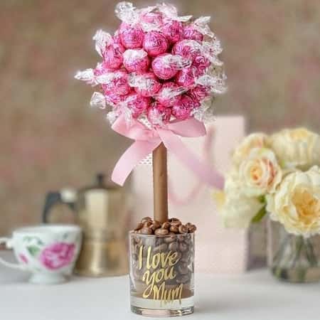 Frem £35.99 - Free UK Delivery - Edible To The Core -  Pink Strawberries & Cream Lindor® Tree