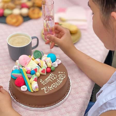 £39.99 - Free UK Delivery - Pick ‘n’ Mix Smash Cake