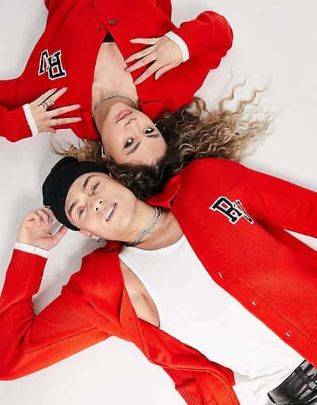 Reclaimed Vintage inspired unisex knitted cardigan with badge logo in red - £35.99!