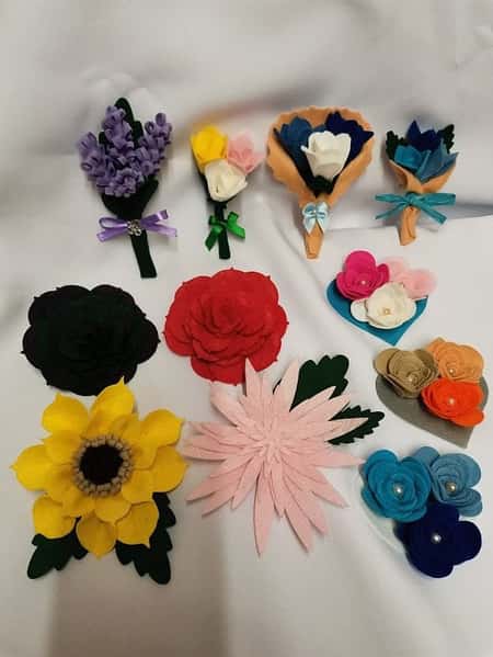 A free handmade felt flower gift for yourself or to give as a gift.