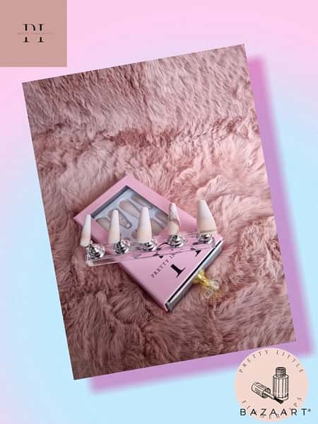 Minimal Marble Press On Nails - XL Ballerina £18.00