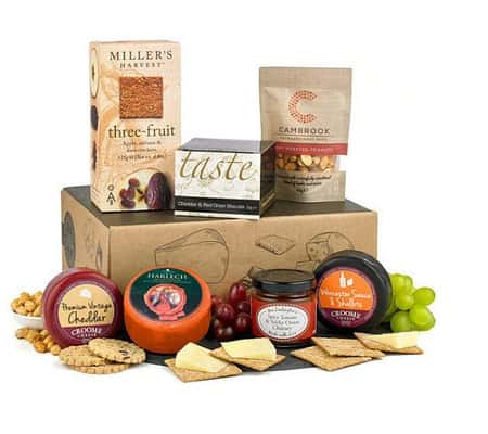 £28.99 - Free UK Delivery - Triple Cheese Hamper