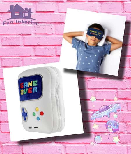 RELAXEAZZZ PLUSH TRAVEL PILLOW & EYE MASK SET - GAME OVER £15.99