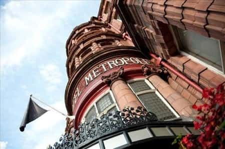1 Night in central Leeds hotel, bottle of prosecco in the room, 3 course evening meal + Voucher
