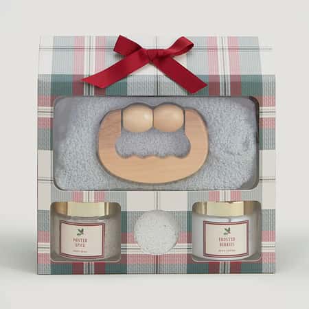 WIN this Winter Spice & Frosted Berries Foot Spa Set