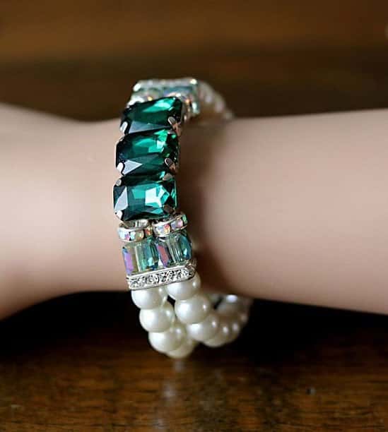 This Beautiful Emerald and Swarovski Pearl Bracelet is only £28