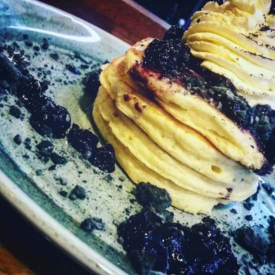 BLUEBERRY, MERINGUE AND CHANTILLY CREAM PANCAKES!