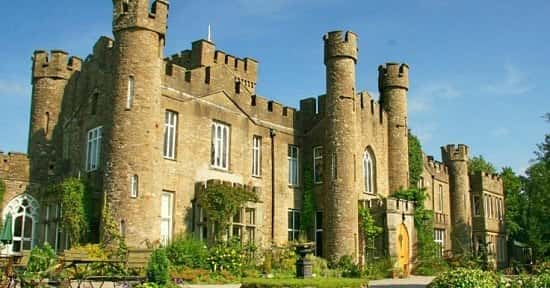 CASTLE STAY in Wales with Cream Tea and Prosecco for 2 - ONLY £89