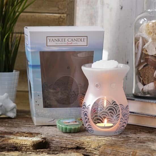 YANKEE CANDLE Coastal Living Melt Warmer & 4 Wax Melt Gift Set - ONLY £17.49