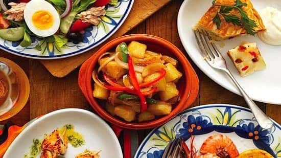 LUNCH at La Tasca! 3 Tapas & a Drink - ONLY £9.95!