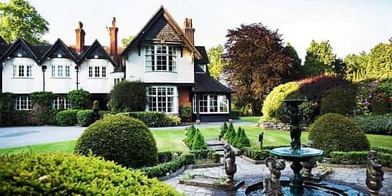 SAVE 54% on Cheshire Country House stay for 2 with Meals & Bubbly - ONLY £99!