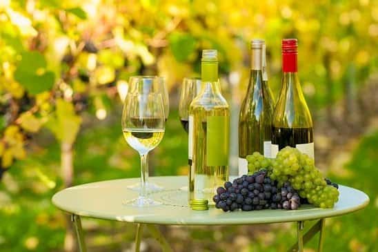 English Vineyard Tour, Wine Tasting and Lunch for Two - ONLY £99!