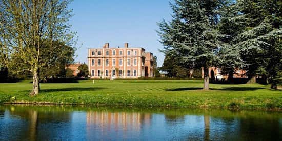 Buckinghamshire stay for 2 with meals - SAVE 44%!