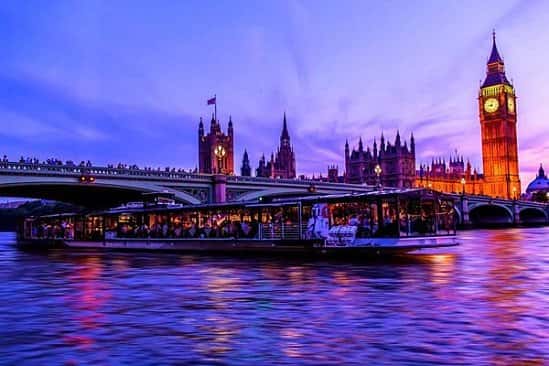 25% OFF - Bateaux London Dinner Cruise on the Thames for 2!