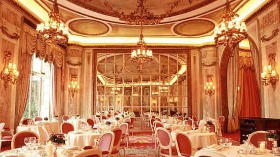 SAVE 30% at THE RITZ with this 3-course Meal & Champagne for 2!
