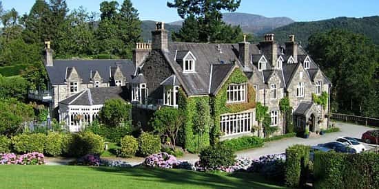 SAVE 35% on Snowdonia stay for 2 with Breakfast & Bubbly!
