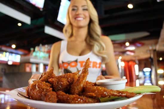 KIDS EAT FREE AT HOOTERS NOTTINGHAM!