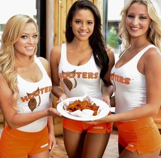 Start your week right with Unlimited wings and cocktails with us at HOOTERS!