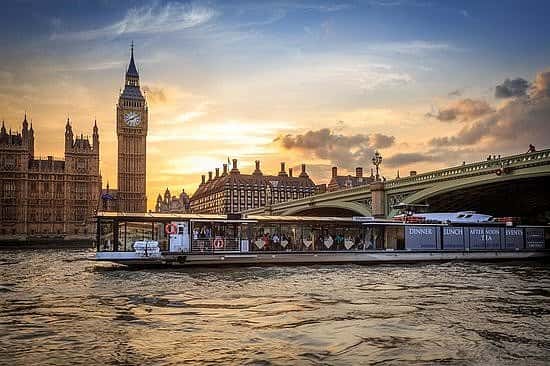 Bateaux London Thames Sunday Lunch Jazz Cruise for Two - ONLY £119!