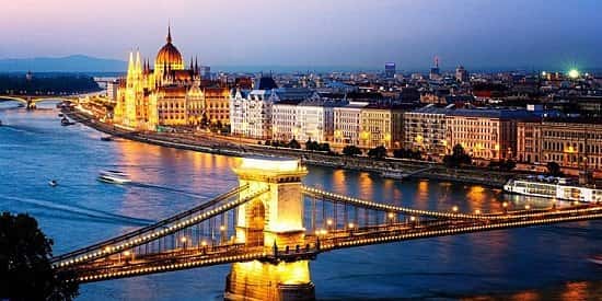 £129pp – Budapest Christmas market break w/flights & tours!