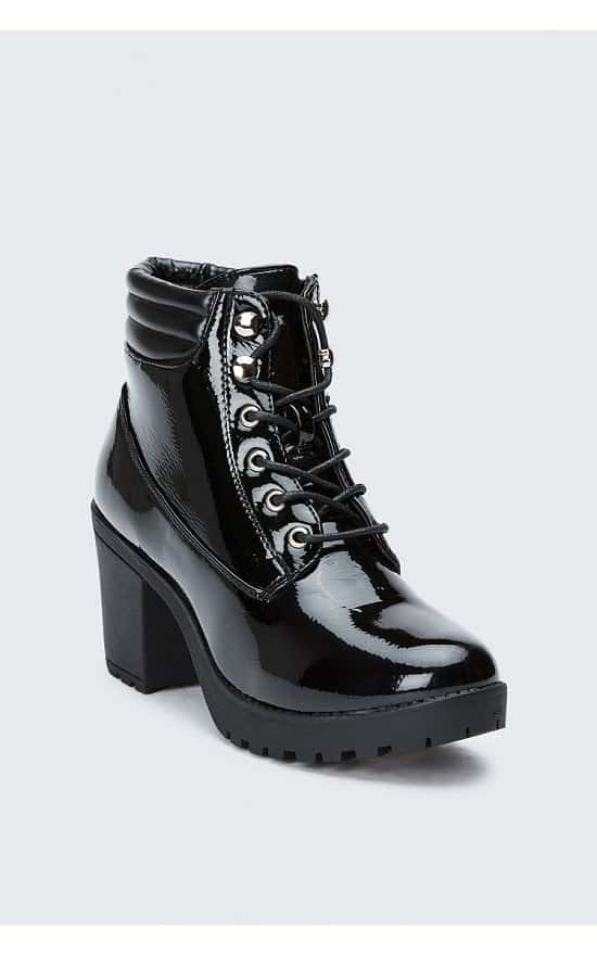 SALE - BLACK SLICK PADDED COLLAR CLEATED ANKLE BOOTS!
