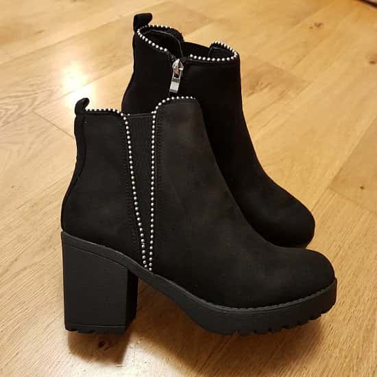 Chloe Black Suede Ankle Boots £15