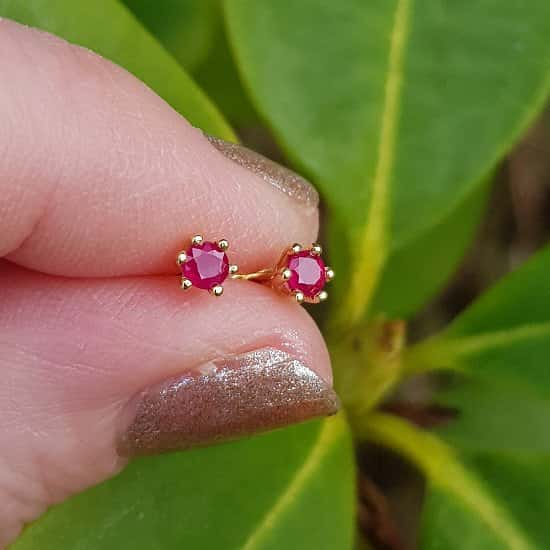 9ct yellow gold 3mm ruby claw set stud earrings - ONLY £56