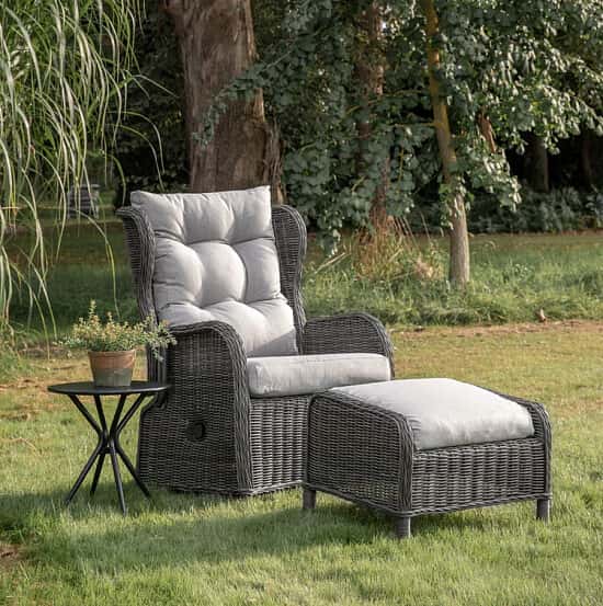 Revamp your outdoor space with up to 40% off outdoor furniture!