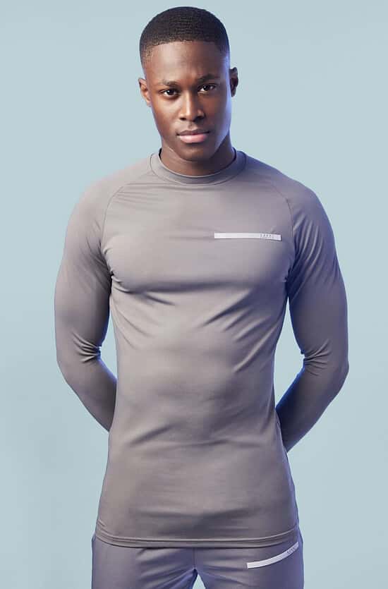 Score big savings on men's gym clothes in our sale!