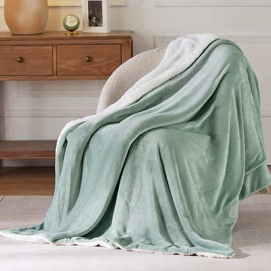 Wrap Yourself in Comfort: Save 15% on the Bedsure Sherpa Fleece Throw Blanket!