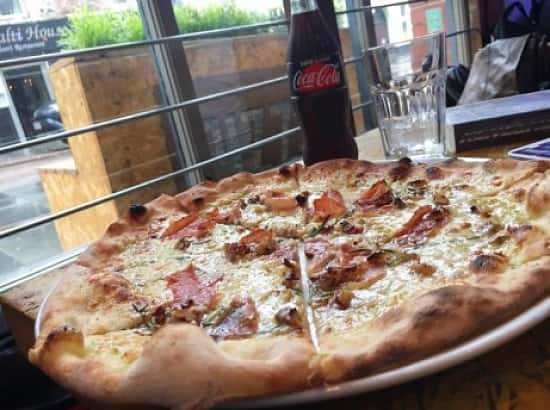 Friday to Sunday Meal Deal - 9" stone baked pizza, side and a drink for just £6.95!