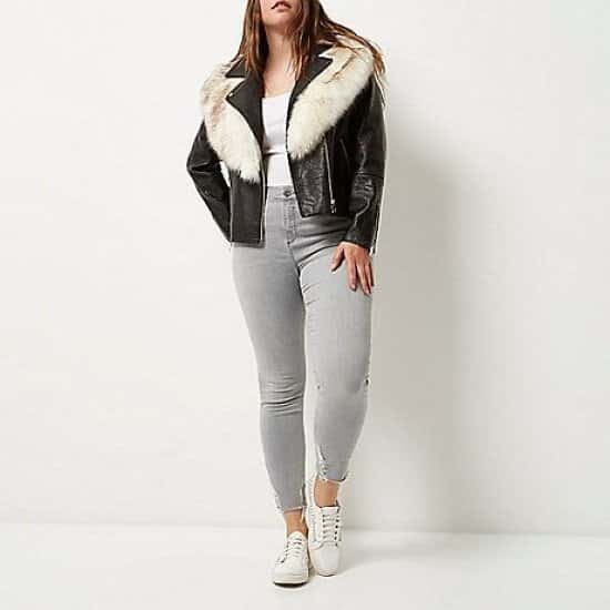 Sale on Women's clothes with over £30 off on select items