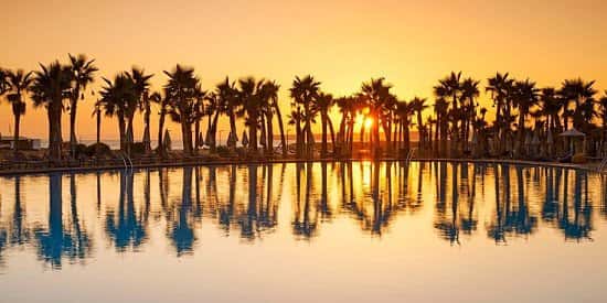 5-star Algarve holiday w/flights, breakfast & spa- £199pp