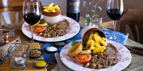 It's Saturday, let's eat out! STEAK & WINE for 2 for £20!