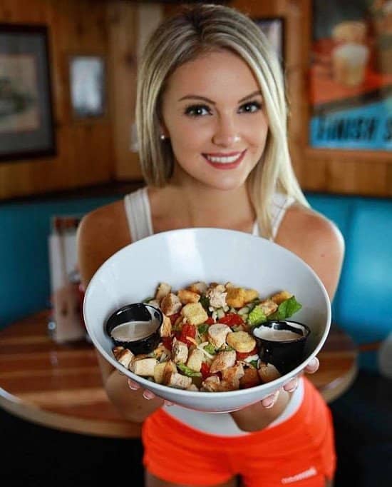 Your summer diet doesn’t have to be that painful here at Hooters!